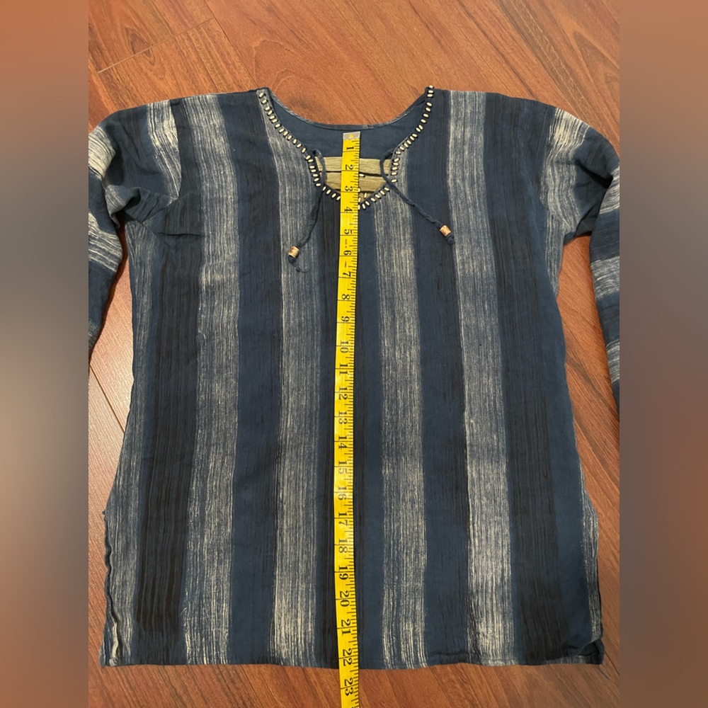 Authentic 70s handmade tunic shirt, wood beads, bell sleeves, peekaboo cut blue - Picture 10 of 12